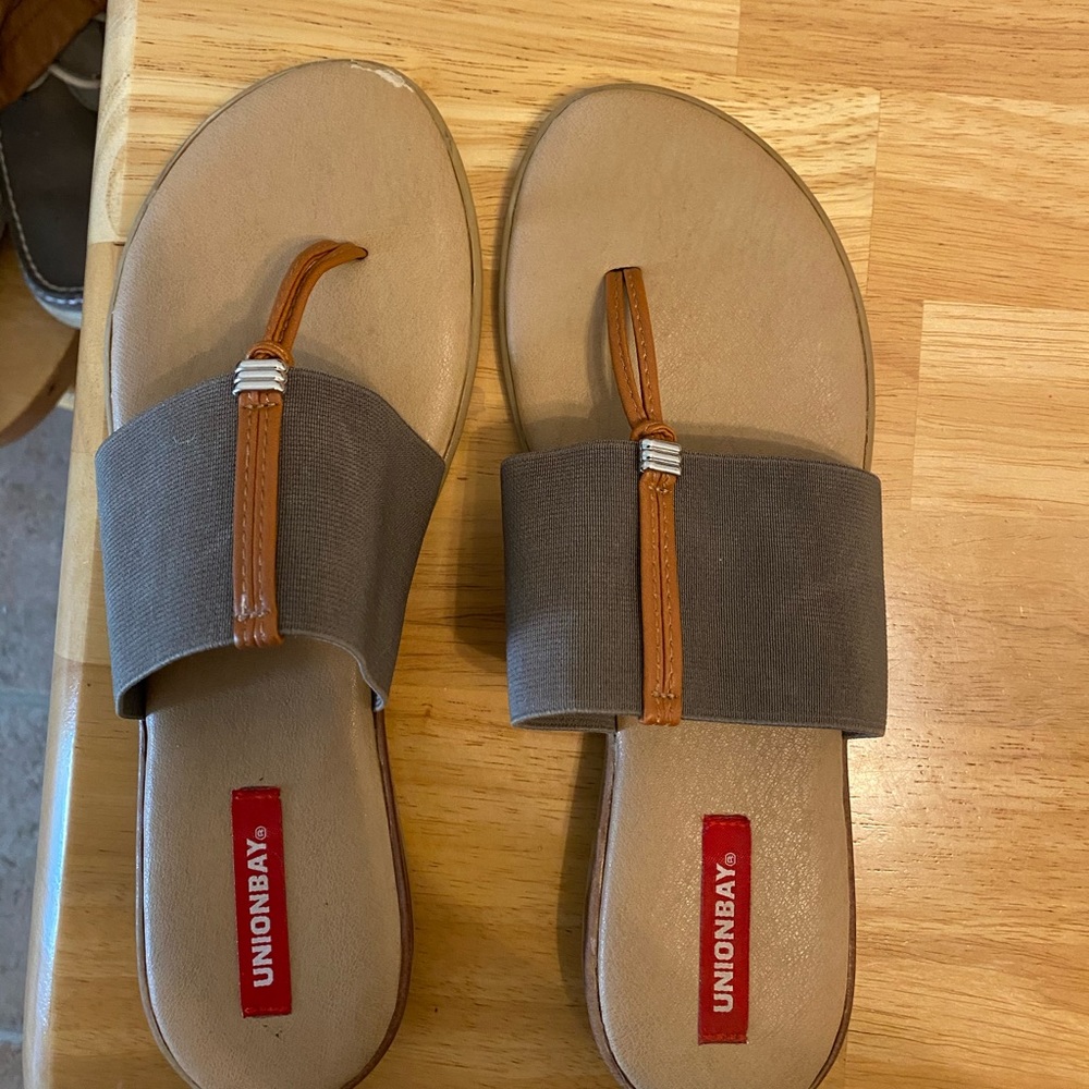 Women’s sandals